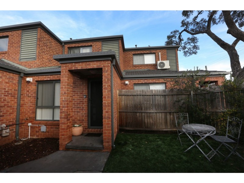 2/6 Adams Street, Queanbeyan NSW 2620