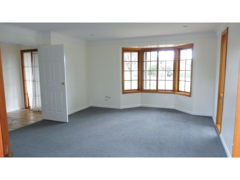 7 Forest Drive, Jerrabomberra NSW 2619