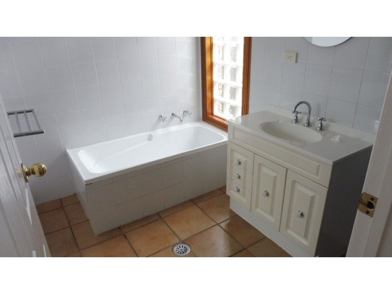 7 Forest Drive, Jerrabomberra NSW 2619