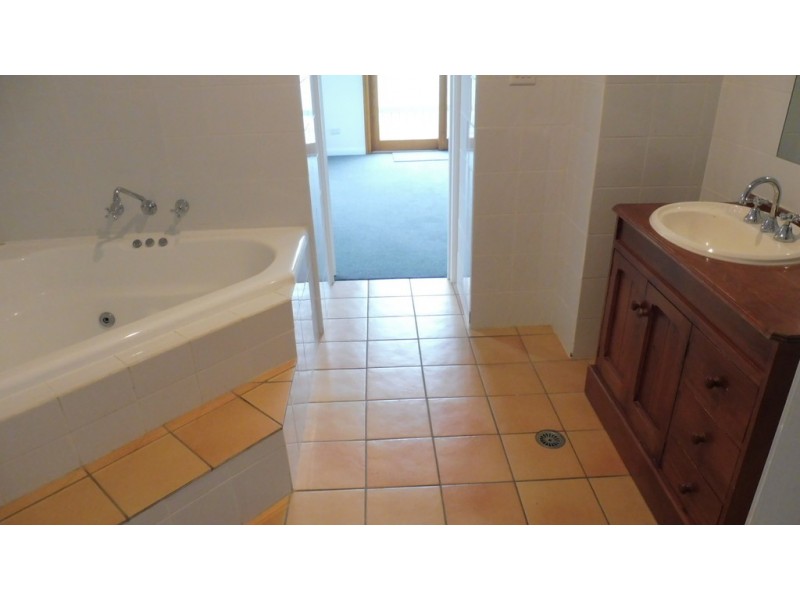 7 Forest Drive, Jerrabomberra NSW 2619