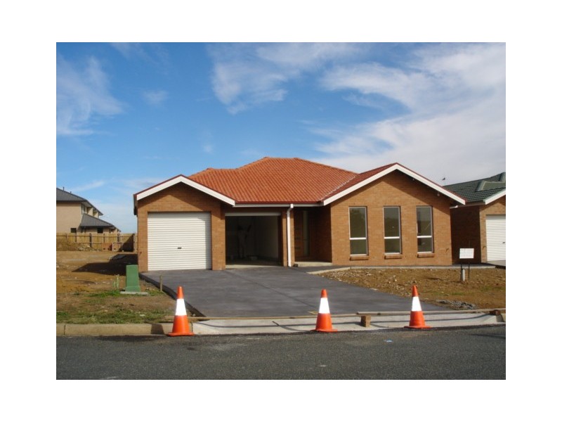 9 Richard Avenue, Queanbeyan NSW 2620