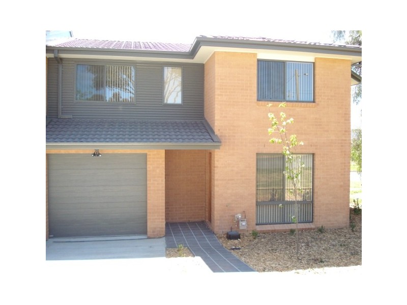 2/2 Derrima Road, Queanbeyan NSW 2620