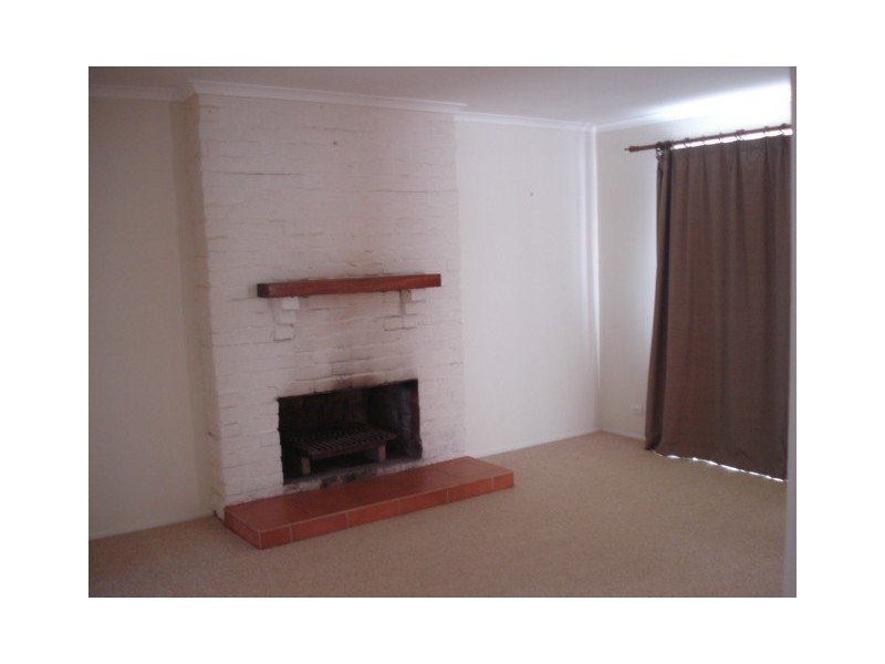 26c  Sugarloaf Ridge, Queanbeyan NSW 2620