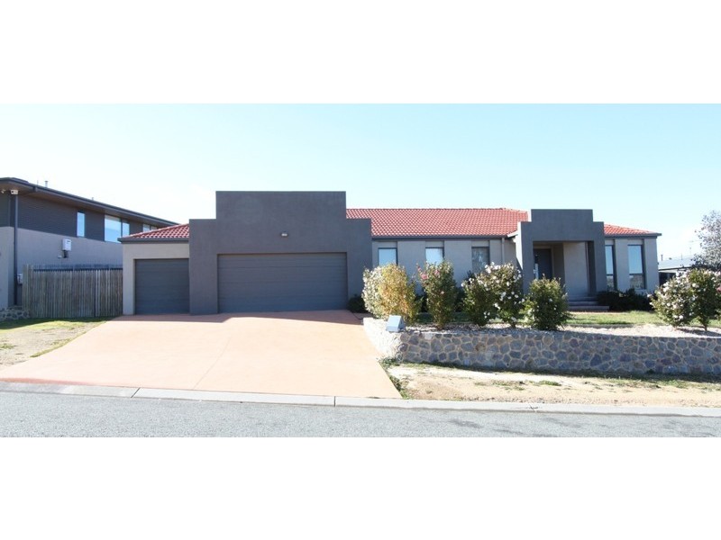 4 Goolara Place, Jerrabomberra NSW 2619