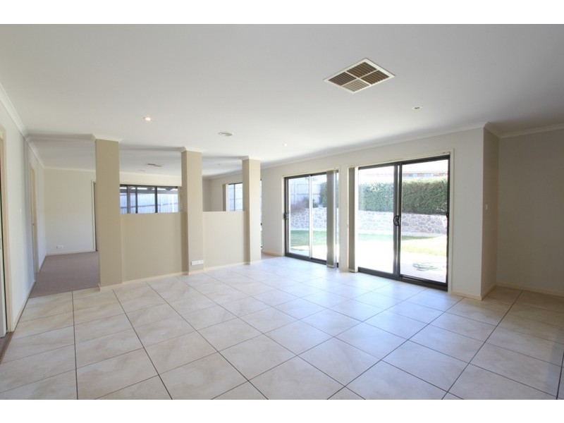 4 Goolara Place, Jerrabomberra NSW 2619
