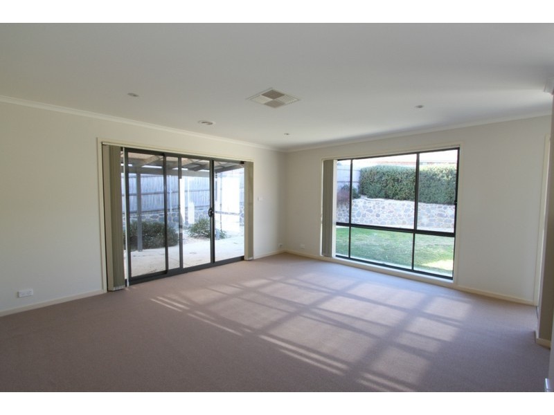 4 Goolara Place, Jerrabomberra NSW 2619