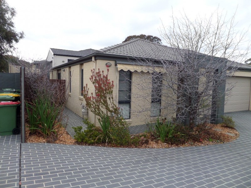 1/136 Halloran Drive, Jerrabomberra NSW 2619