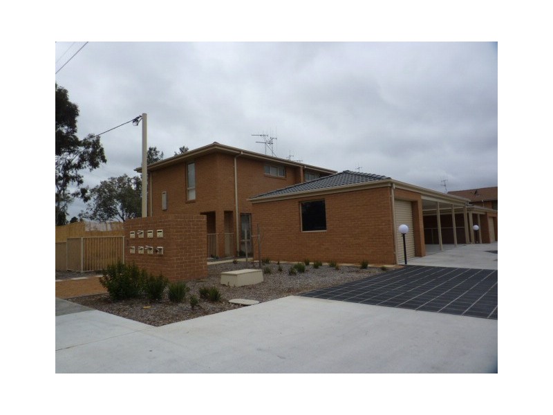 2/2 McIntosh Street, Queanbeyan NSW 2620