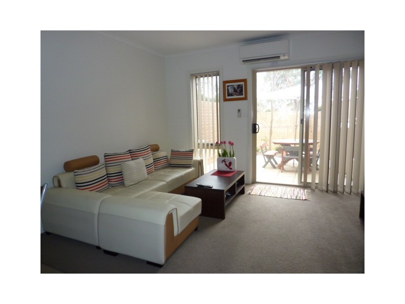 2/2 McIntosh Street, Queanbeyan NSW 2620