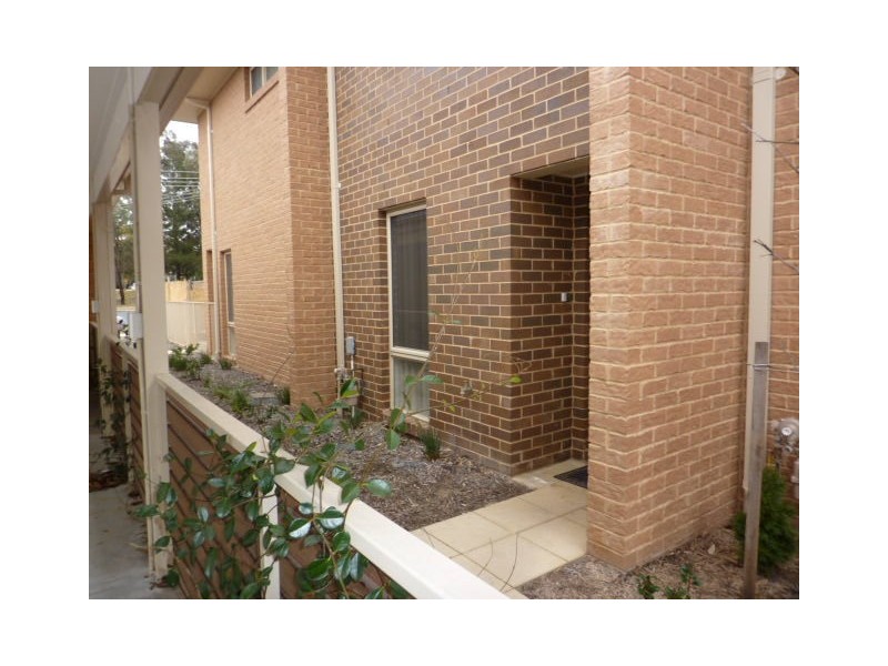 2/2 McIntosh Street, Queanbeyan NSW 2620