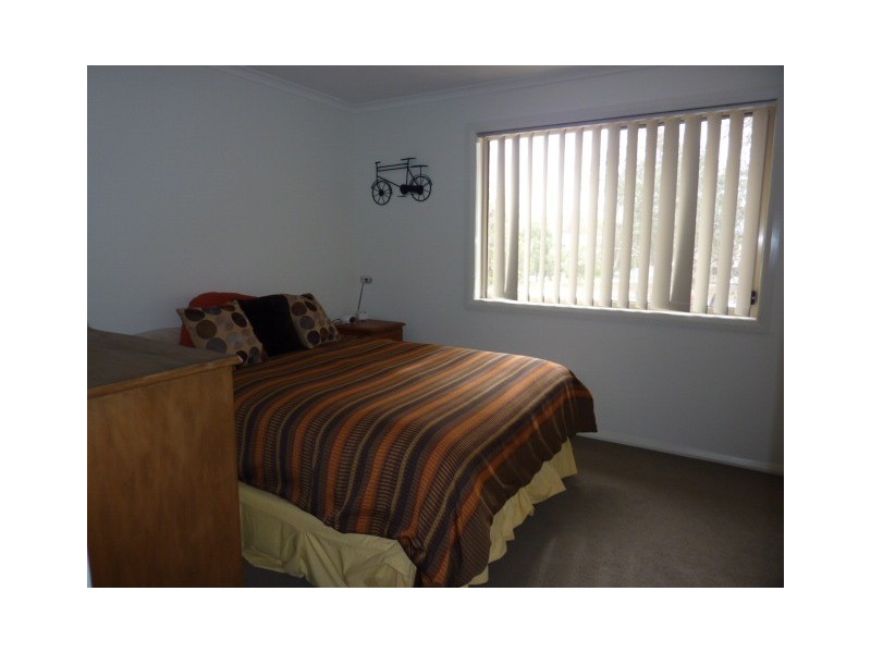 2/2 McIntosh Street, Queanbeyan NSW 2620