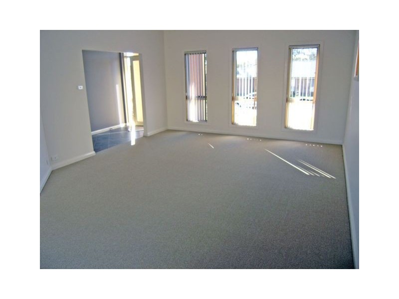 142B Waterfall Drive, Jerrabomberra NSW 2619