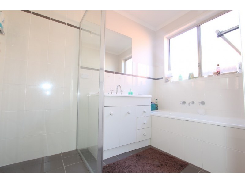 2/34-36 Pannamena Crescent, Jerrabomberra NSW 2619