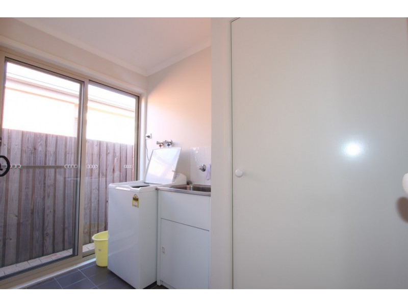 2/34-36 Pannamena Crescent, Jerrabomberra NSW 2619