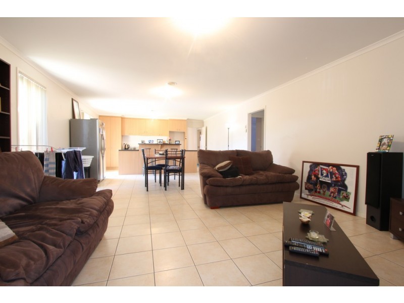 2/34-36 Pannamena Crescent, Jerrabomberra NSW 2619