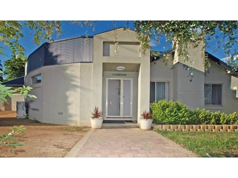 15 Munro Road, Queanbeyan NSW 2620