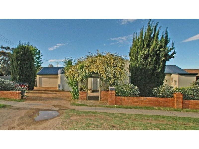 15 Munro Road, Queanbeyan NSW 2620