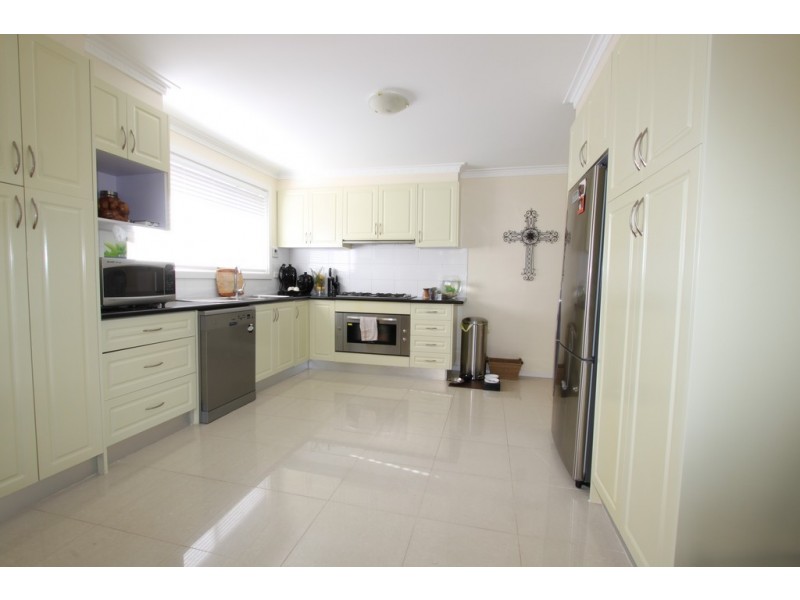 19 Crinoline, Queanbeyan NSW 2620