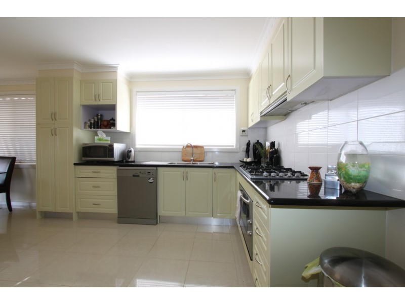 19 Crinoline, Queanbeyan NSW 2620