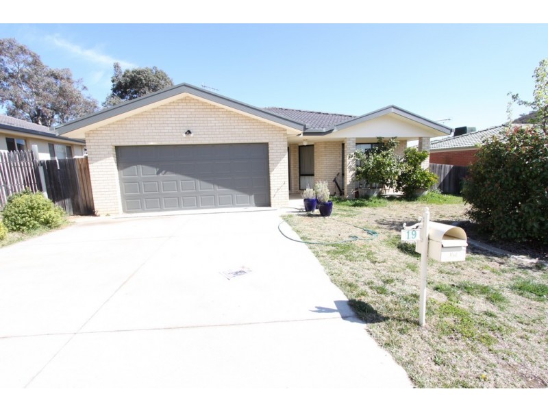 19 Tooroonga Crescent, Jerrabomberra NSW 2619