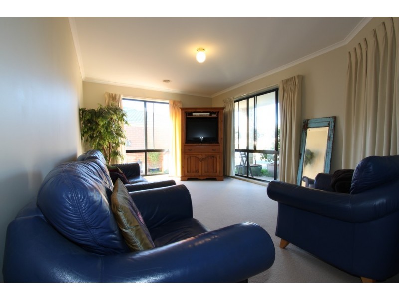 19 Tooroonga Crescent, Jerrabomberra NSW 2619