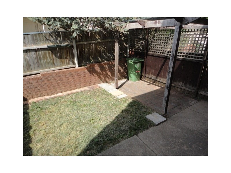 1/27 Mowatt Street, Queanbeyan NSW 2620
