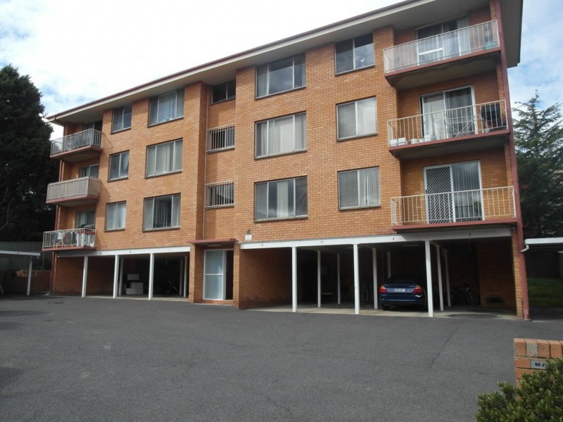 2/4 Velacia Place, Queanbeyan NSW 2620
