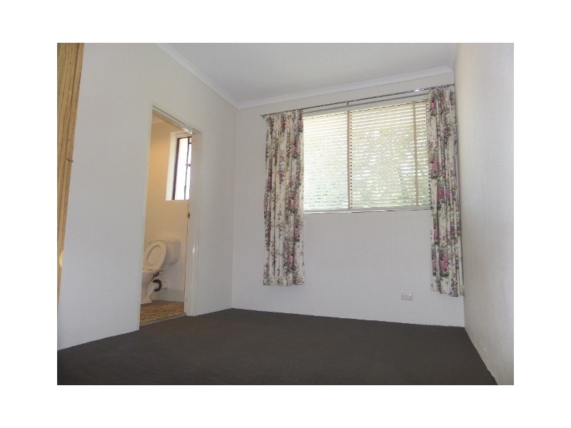 17/5 Mowatt Street, Queanbeyan NSW 2620