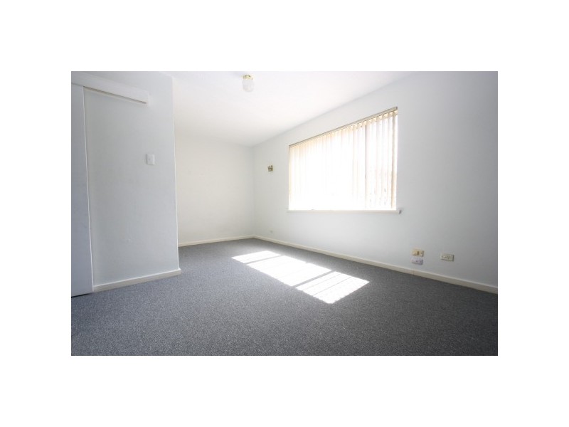 11/2 Donald Road, Queanbeyan NSW 2620