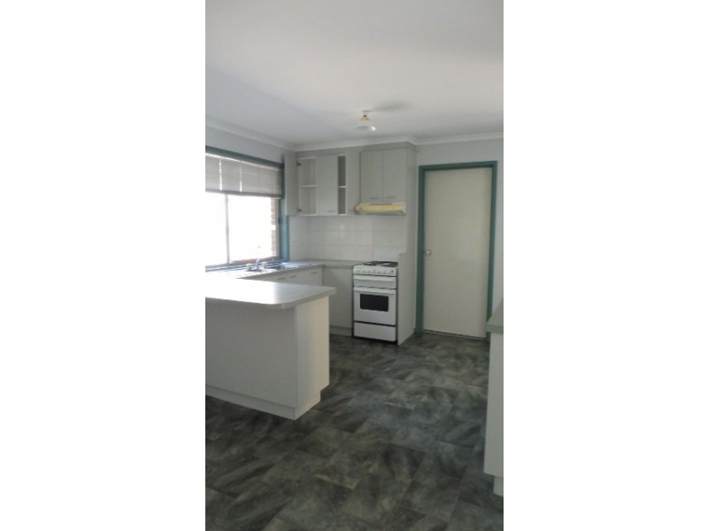 4B Delmar Crescent, Queanbeyan NSW 2620