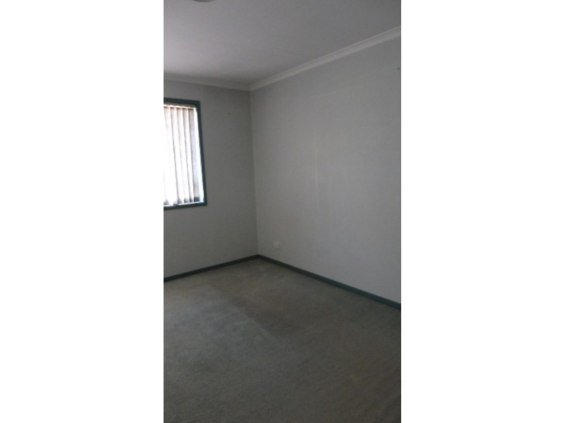 4B Delmar Crescent, Queanbeyan NSW 2620