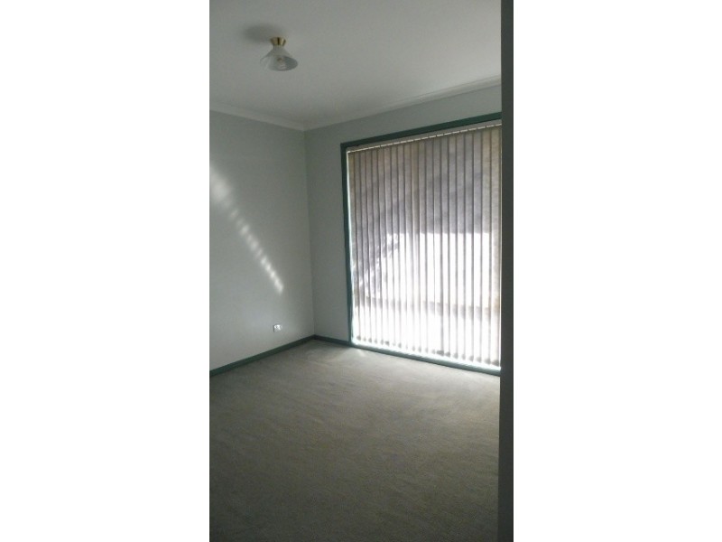 4B Delmar Crescent, Queanbeyan NSW 2620