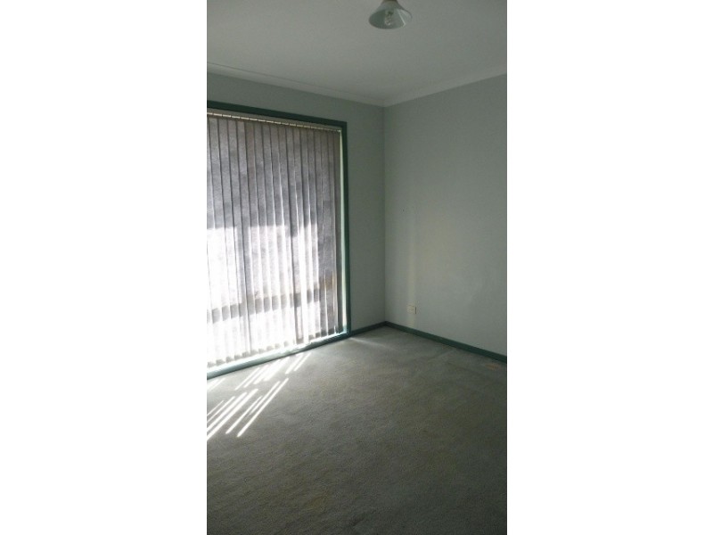 4B Delmar Crescent, Queanbeyan NSW 2620