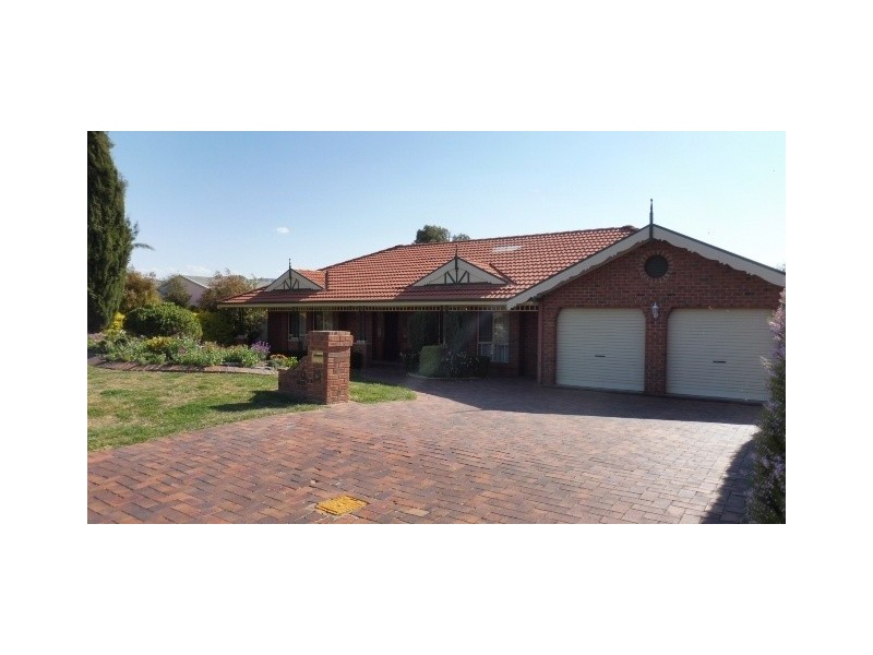 69 Bicentennial Drive, Jerrabomberra NSW 2619
