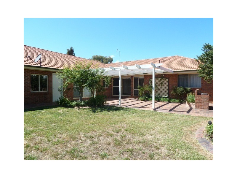 69 Bicentennial Drive, Jerrabomberra NSW 2619