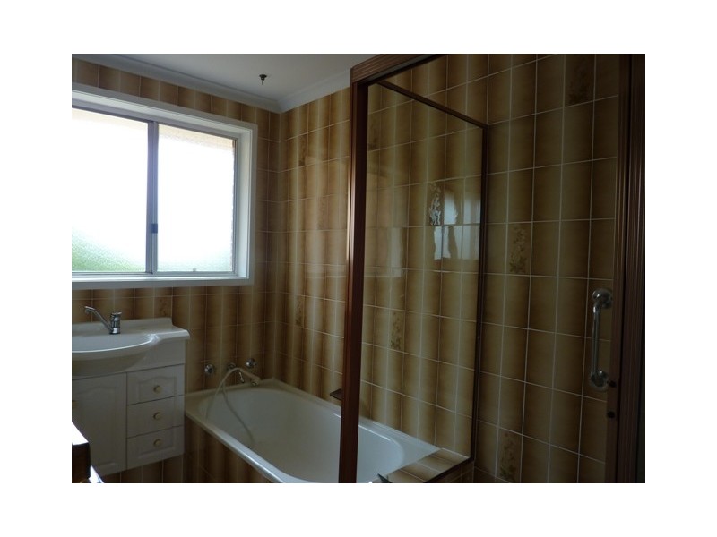 18 Pindari Crescent, Queanbeyan NSW 2620