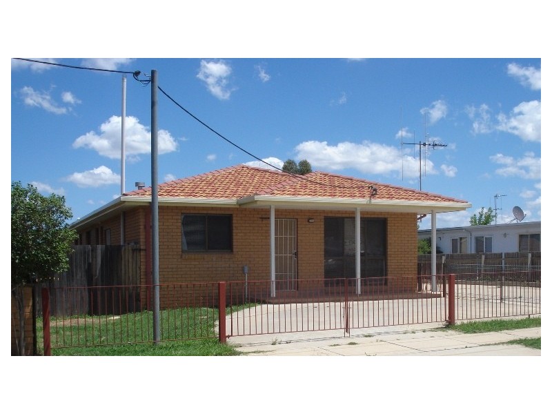 1/5 Hinksman Street, Queanbeyan NSW 2620