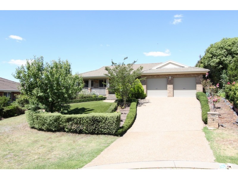 5 Baden Place, Queanbeyan NSW 2620