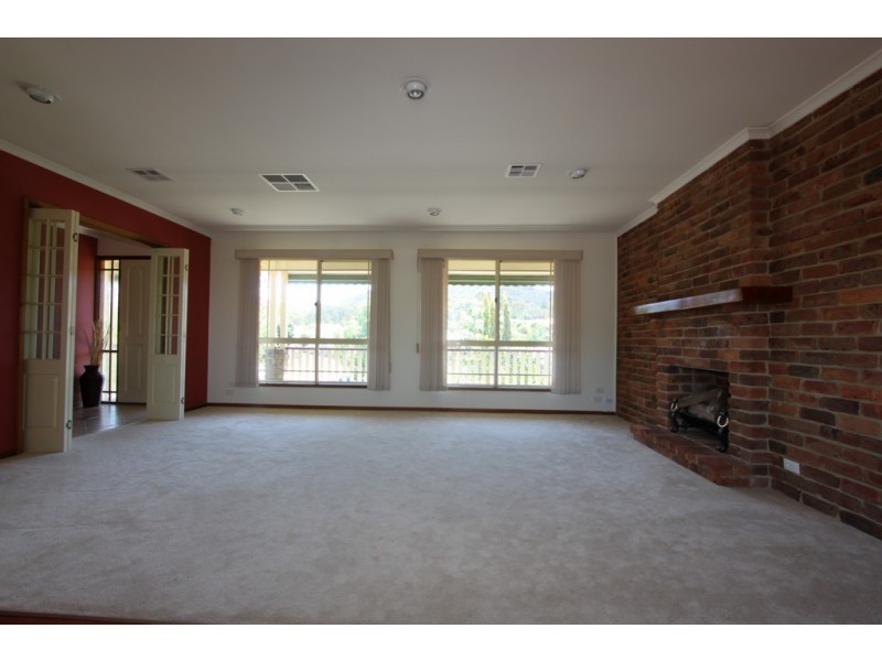 5 Baden Place, Queanbeyan NSW 2620