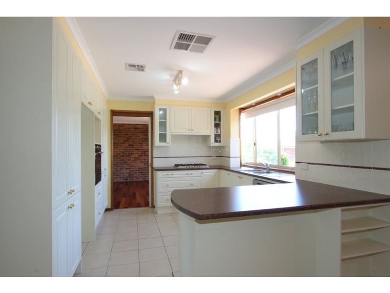 5 Baden Place, Queanbeyan NSW 2620