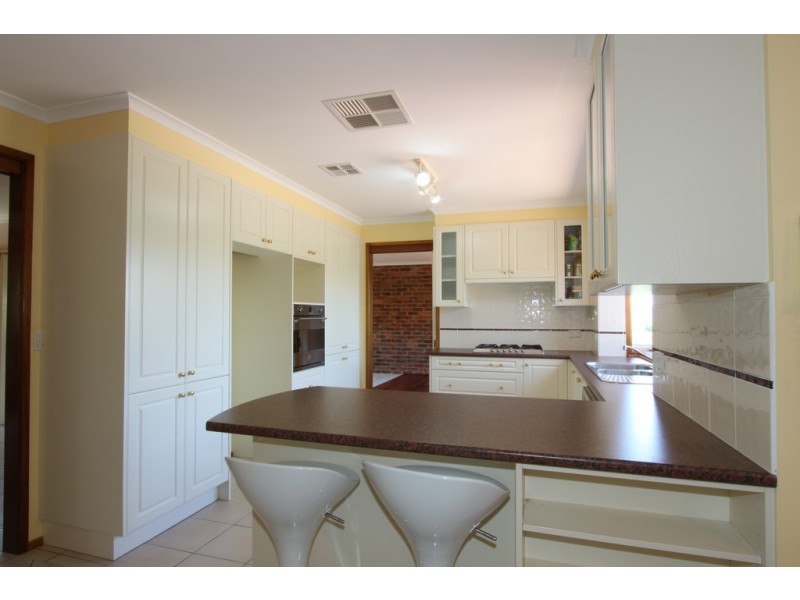 5 Baden Place, Queanbeyan NSW 2620