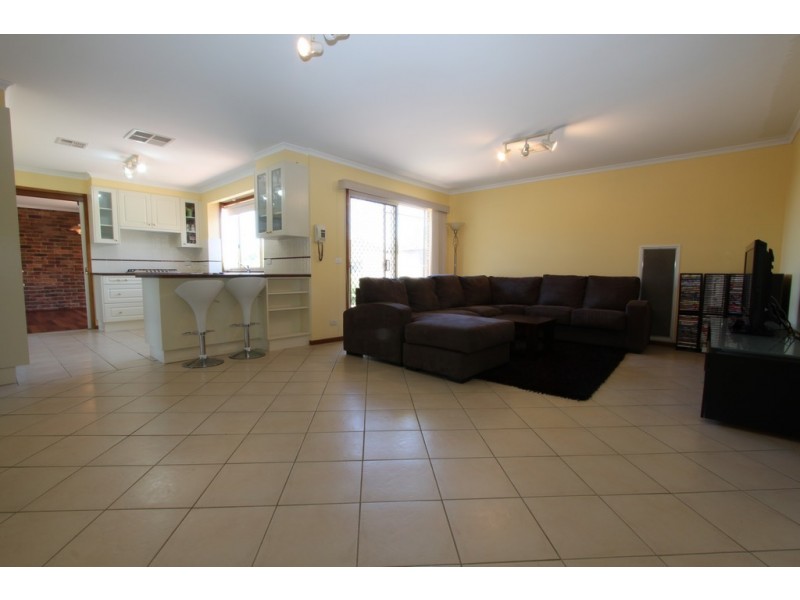 5 Baden Place, Queanbeyan NSW 2620