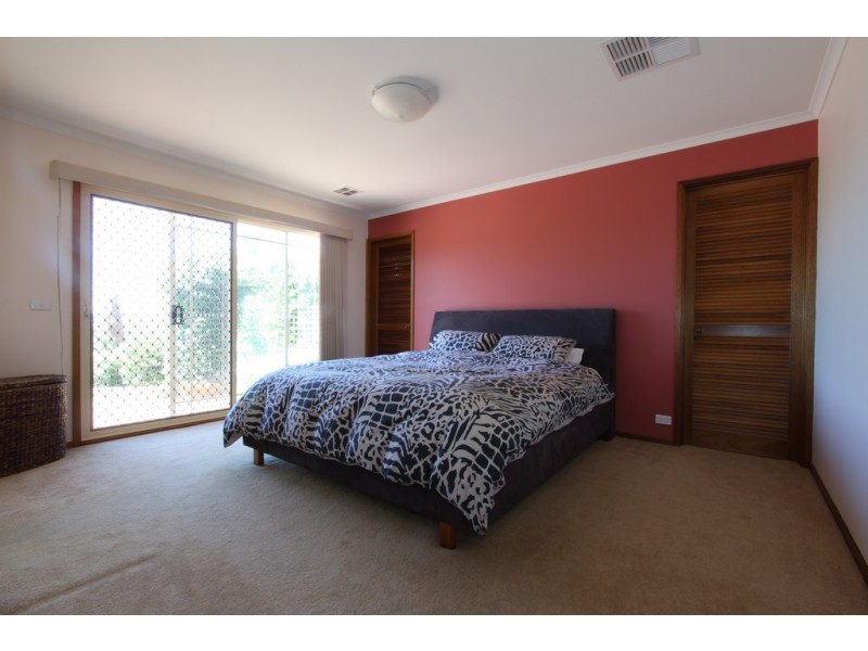 5 Baden Place, Queanbeyan NSW 2620