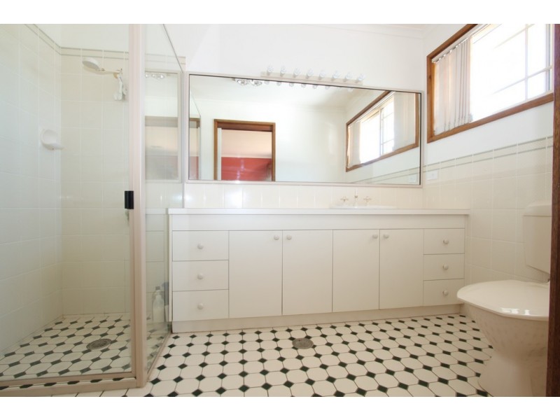 5 Baden Place, Queanbeyan NSW 2620