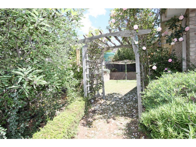 5 Baden Place, Queanbeyan NSW 2620