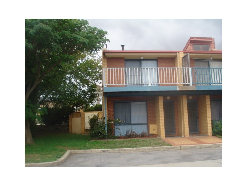 11/111 Uriarra Road, Queanbeyan NSW 2620