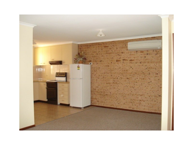 4/13 Ross Road, Queanbeyan NSW 2620