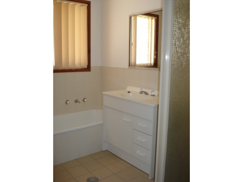 4/13 Ross Road, Queanbeyan NSW 2620