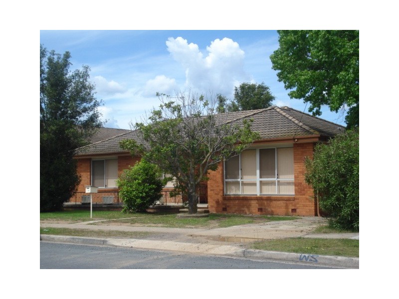 8 Donald Road, Queanbeyan NSW 2620