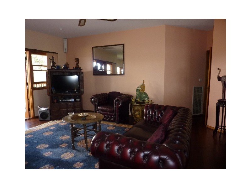 120 Candlebark Road, Queanbeyan NSW 2620